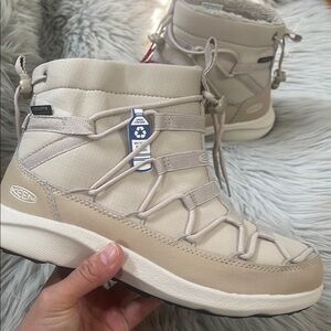 Keen Cream Tan Winter Rain chukka boots